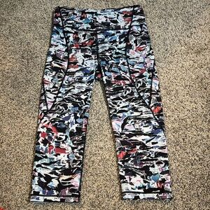 Lululemon Break Free Crop (Nulux 17") size 6